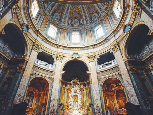 église dédiée à la vierge